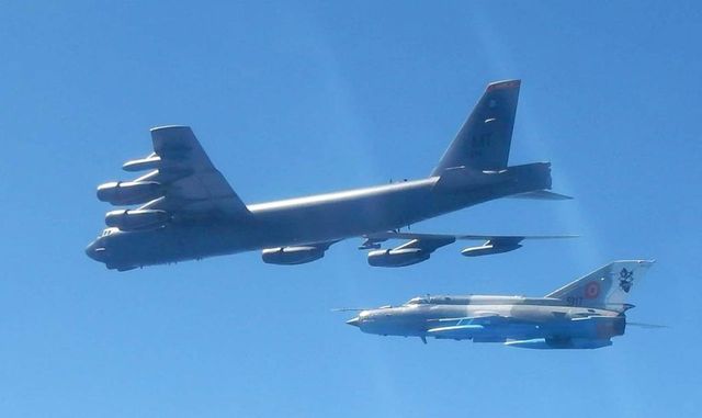 Avioanele românești au însoțit bombardierele americane de tip B-52 la exercițiul Allied Sky 2020