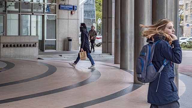 Жителей Москвы и области предупредили о сильном ветре