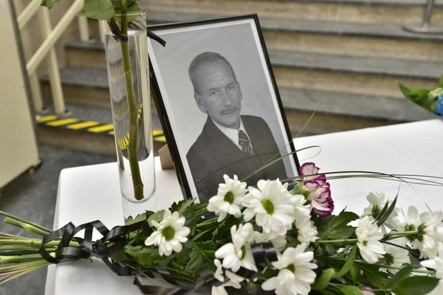 Příští pondělí bude vyhlášen státní smutek k uctění zesnulého předsedy Senátu Jaroslava Kubery