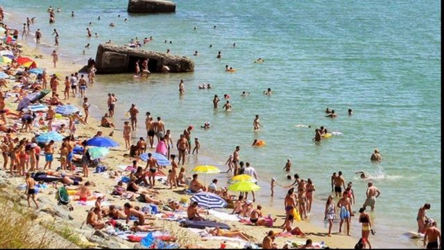 30 de adolescenți din Vaslui, contacți ai unei persoane infectate cu noul coronavirus, au fost depistați pe litoral