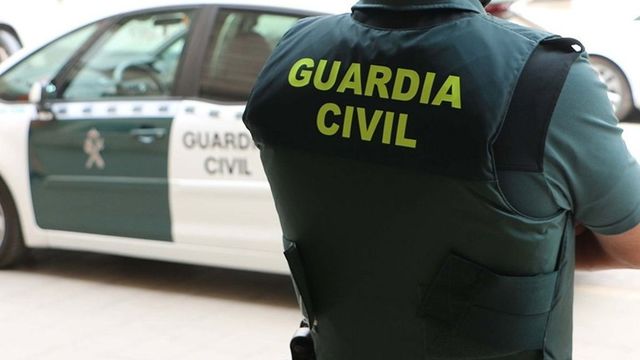Buscan al hombre que ha quemado a su expareja en Cuéllar dentro de un coche
