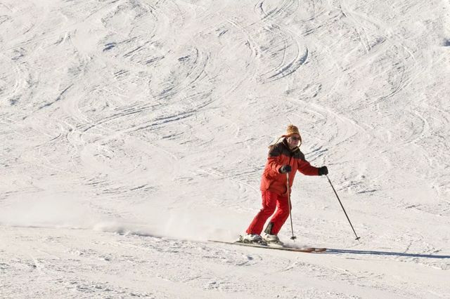 Tânără din Constanța, rănită grav pe pârtia de schi de la Durău
