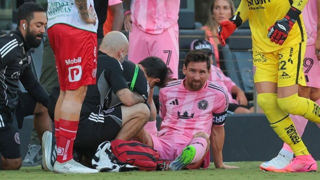 Frustrated Lionel Messi forced off with injury in Inter Miami vs Necaxa