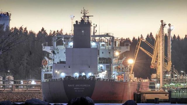 Военные Великобритании освободили танкер Nave Andromeda
