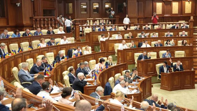 Parlamentul se întrunește de urgență pentru proiectul de lege privind numirea procurorului general