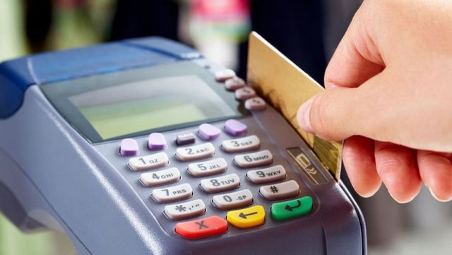 Comisioanele la plățile cu cardul și la terminale POS ar putea fi mai mici