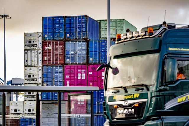 Cel mai mare port din Europa se pregătește pentru un eventual război cu Rusia