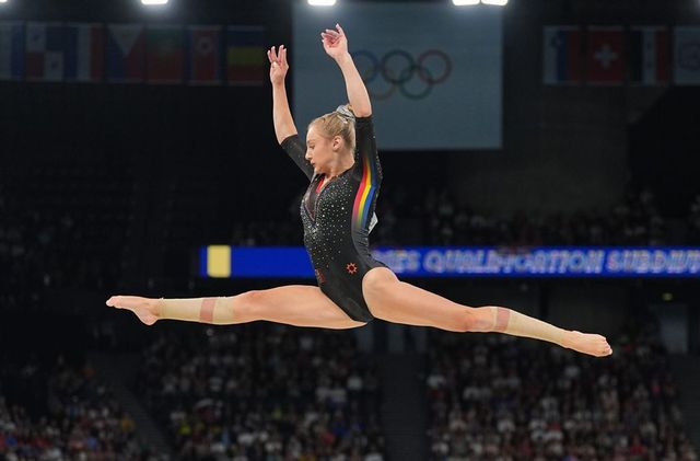 Sabrina Voinea conduce la bârnă și sol, după șase subdiviziuni în calificări la Mondiale