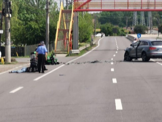 Accident grav în Prahova. Motociclist în stare gravă, după ce a fost proiectat într-o autospecială a Poliției