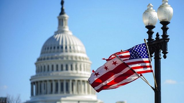 Затягат взимането на Зелена карта за САЩ
