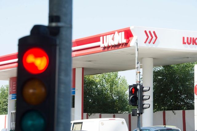 Gigantul rus al petrolului Lukoil anunță că își vinde activele internaționale, după ce Trump l-a vizat direct cu sancțiuni