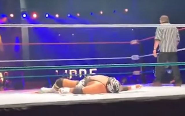 Un wrestler celebru a murit în ring în timpul unui meci