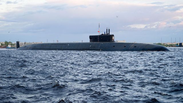 В Находке частично затонула подлодка при буксировке на утилизацию