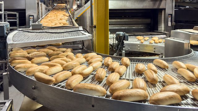Удължиха срока, в който ДДС за хляба и брашното ще е 0%