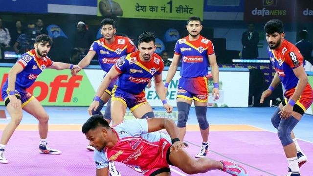 Arjun Deshwal Scores 20 as Jaipur Pink Panthers Beat UP Yoddhas to Secure Semi-finals Spot