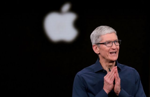 Apple devine prima companie americană care atinge o capitalizare de 2.000 de miliarde de dolari