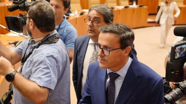 Primer pleno de Gallardo en la Asamblea