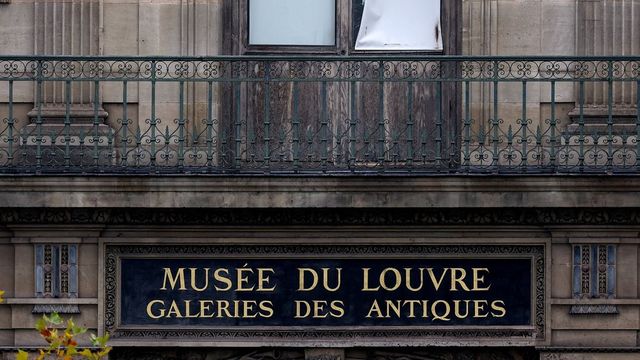 Thieves break into Paris’ Louvre museum, steal Napoleonic jewellery | Pics