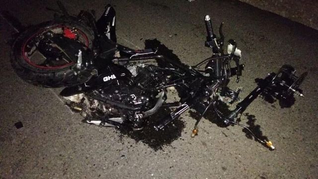 Двое молодых парней скончались в Штефан-Водэ, врезавшись на мотоцикле в автомобиль