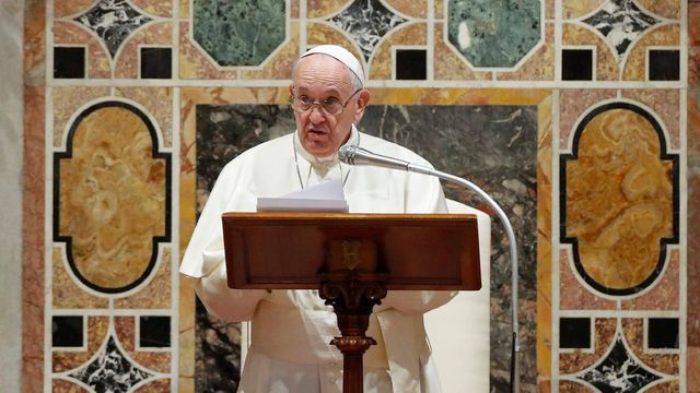 Botrány lett a korábbi pápa cölibátussal kapcsolatos kijelentései miatt