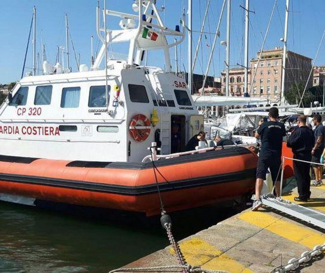Cagliari, trovato in mare cadavere di una donna al Poetto