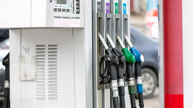 Prețurile la carburanți vor fi din nou plafonate de ANRE
