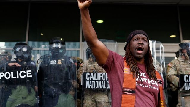 La alcaldesa de Los Angeles declara el toque de queda para frenar la violencia contra Trump