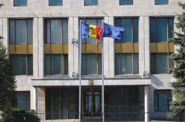 Moscova expulzează zece diplomați români