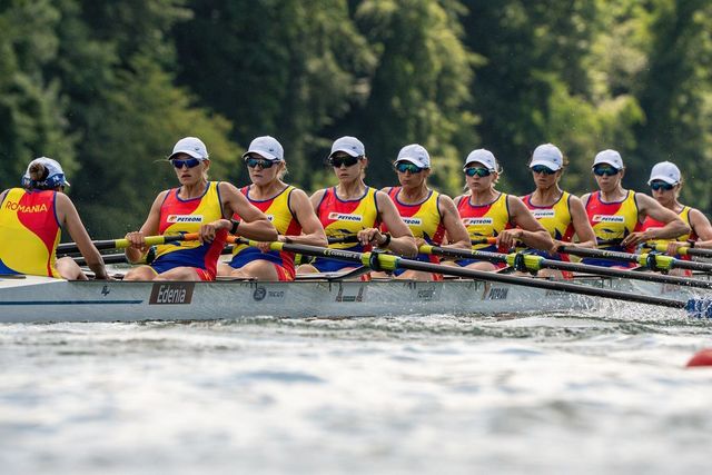 Echipajul României de 8+1 feminin, medaliat cu aur la Cupa Mondială de Canotaj de la Lucerna