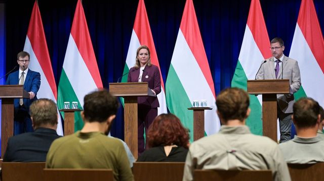 Gulyás Gergely a Kormányinfón: Nemzeti konzultációt indít a kormány az ellenzéki adótervekről