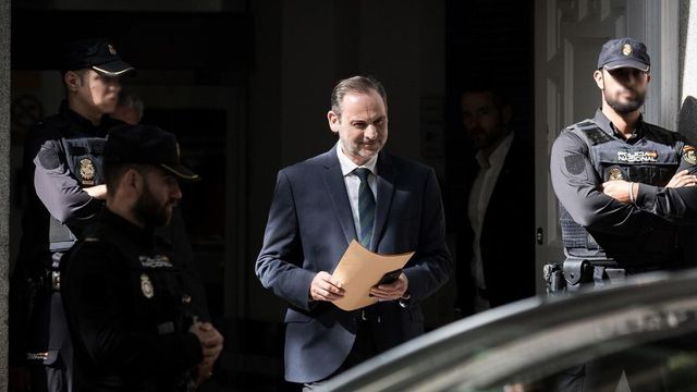 Feijóo comparte el “estupor” del juez Puente y critica que Ábalos siga de diputado