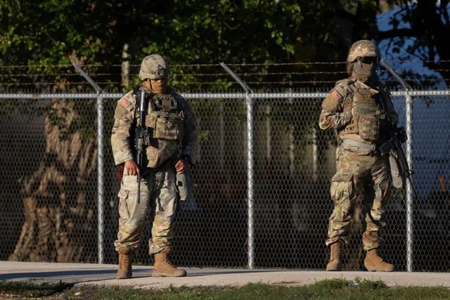 Donald Trump cere arestarea primarului orașului Chicago și a guvernatorului statului Illinois