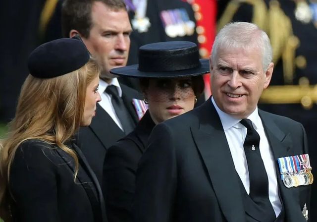 El príncipe Andrés de Inglaterra renuncia a todos sus títulos nobiliarios