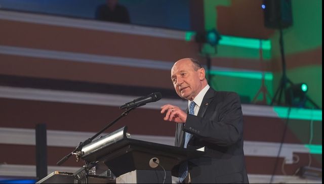 Băsescu: Conștiința democratică a lui Timmermans și-a terminat gazul. Se face că nu vede lovitura de stat din Republica Moldova