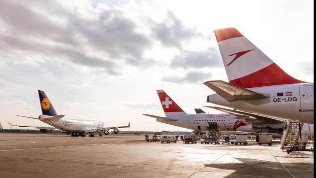 Companiile aeriene își suspendă zborurile spre China până în aprilie