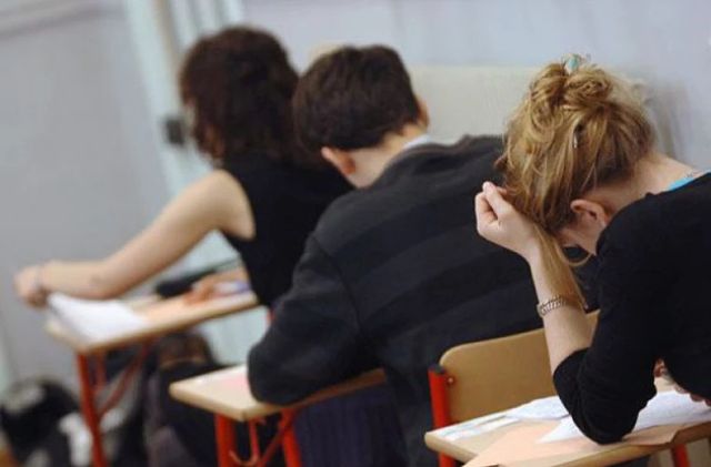 Учащиеся гимназий сегодня вступают в дополнительную сессию выпускных экзаменов