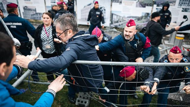 Hadházy Ákost elutasította a bíróság Karmelita-ügyben