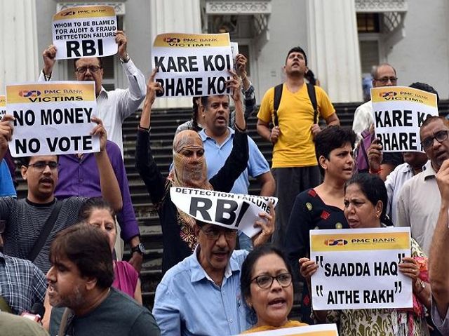 PMC Depositors Protest Outside Reserve Bank Headquarters In New Delhi