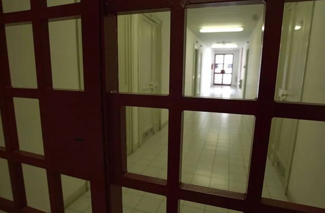 Perquisizioni nel carcere di Prato, indagati agenti e detenuti