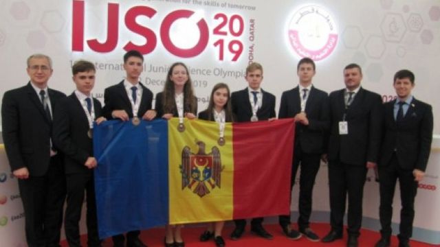 Молдавские школьники завоевали 6 медалей на Международной юношеской научной олимпиаде в Катаре