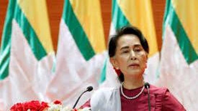 San Suu Kyi lascia il carcere, trasferita ai domiciliari