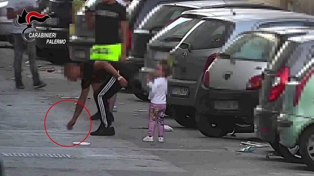 Palermo, spacciavano crack davanti ai bambini: 8 misure cautelari