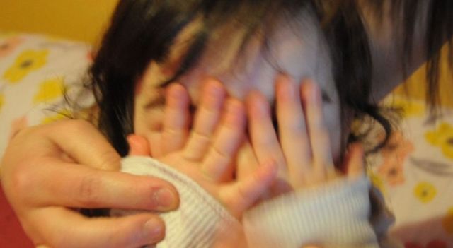 Bimba sequestrata e nascosta in Spagna, arrestata la madre
