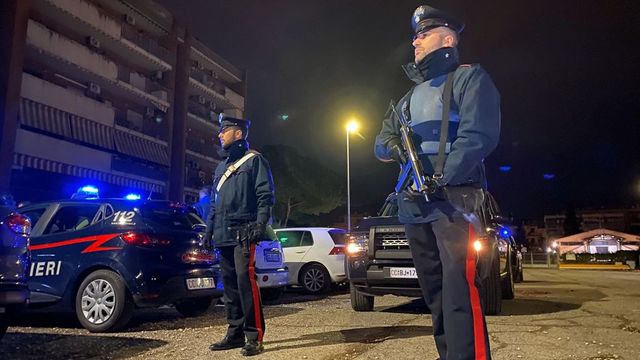 Droga, blitz a Roma nel quartiere San Basilio: 21 arresti