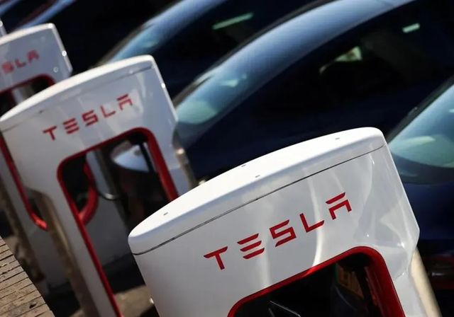 Tesla sigue cayendo y reduce sus ganancias un 16% hasta los 995 millones