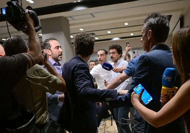 Aldama se presenta en la comparecencia de Leire Díez: “Es una mentirosa”