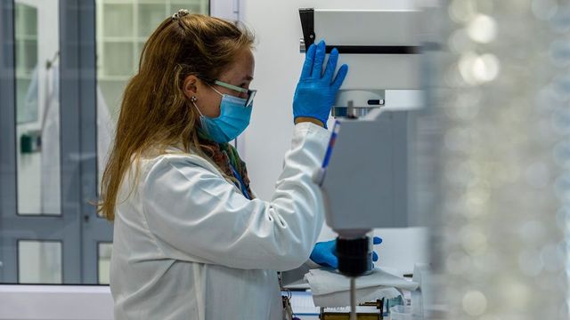 Magyarországon is tesztelnek egy új koronavírus elleni gyógyszert