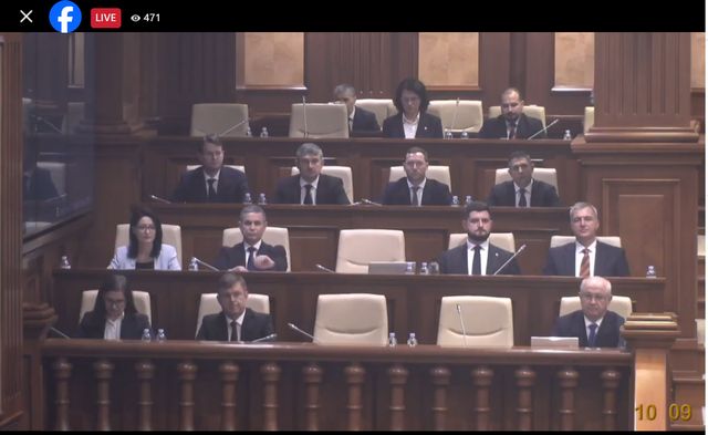 Comisia juridică a Parlamentului a avizat învestirea Guvernului Munteanu