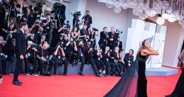 Mădălina Ghenea a cucerit covorul roșu la Festivalul de Film de la Veneția 2025