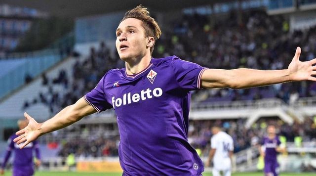 Juventus sign Fiorentina winger Federico Chiesa in €50 million deal